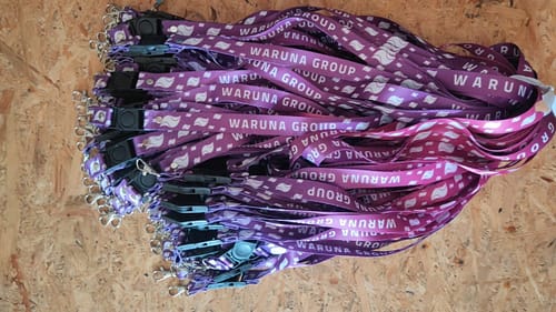 Tentang Jasacetakmurah latar name tag